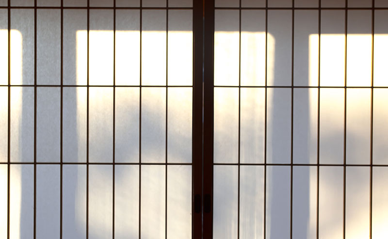 Photo: Shoji qui laisse passer la lumière du soleil